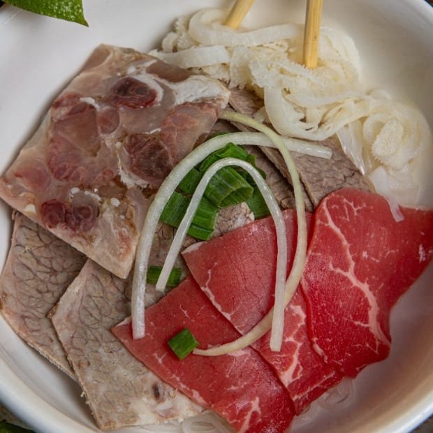 Combination (Dac Biet (Tai Chin Nam Gau Gan Sach) ).